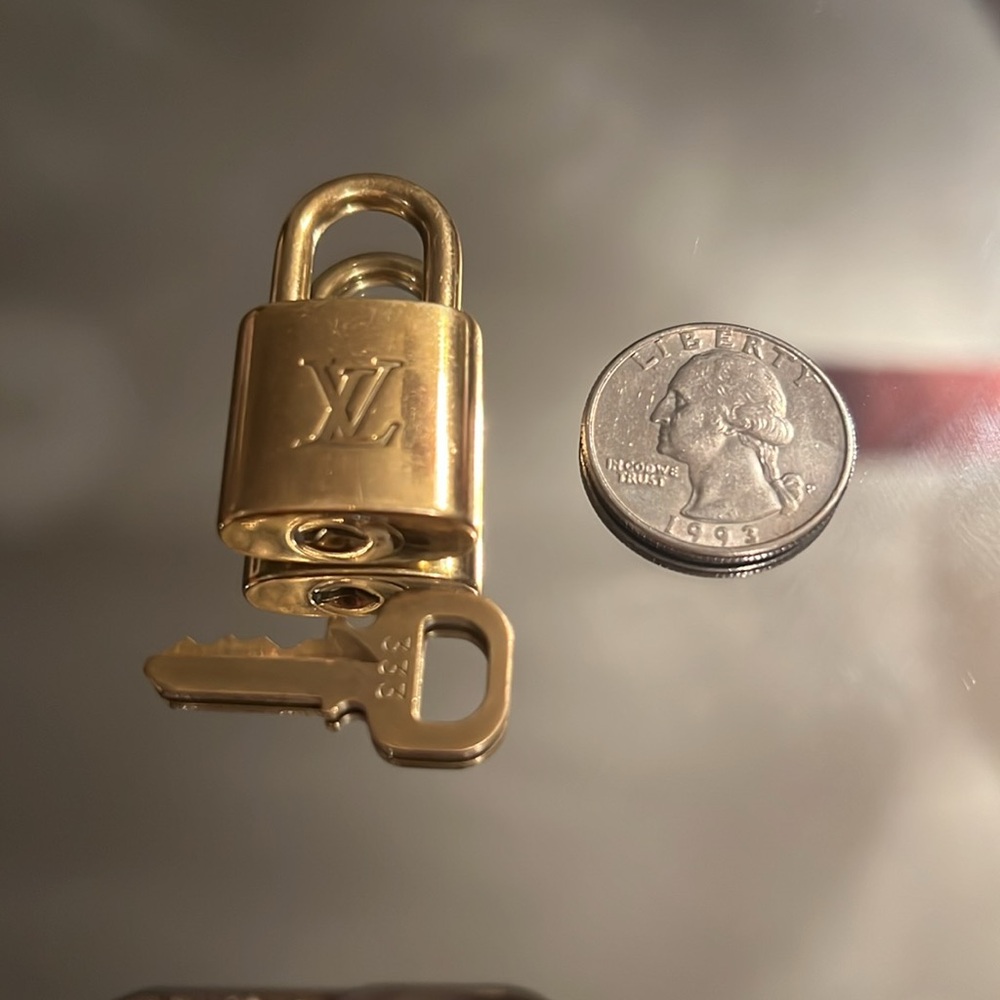 LOUIS VUITTON Lock & Key #333 w/Chain - Picture 10 of 10